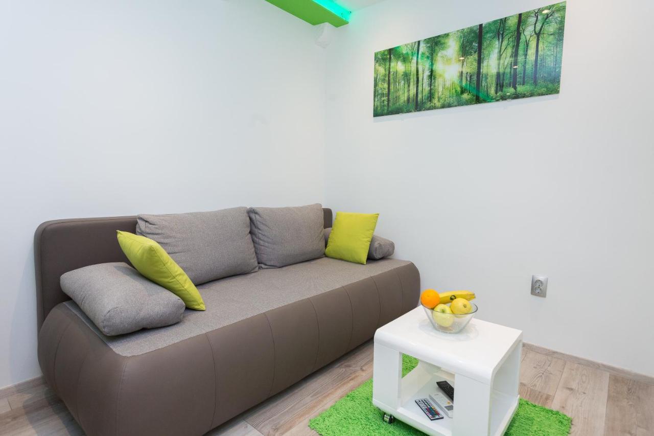 Purple & Apple Green Apartmán